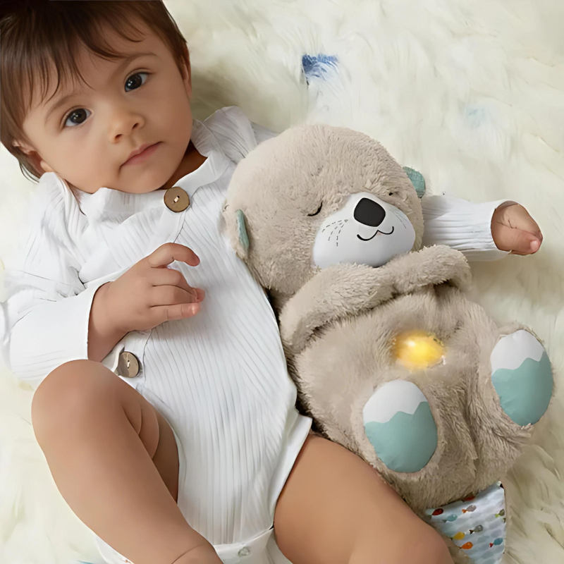 Oddychający pluszak Szumello w wersji koala z lampką nocną na łóżku dziecka