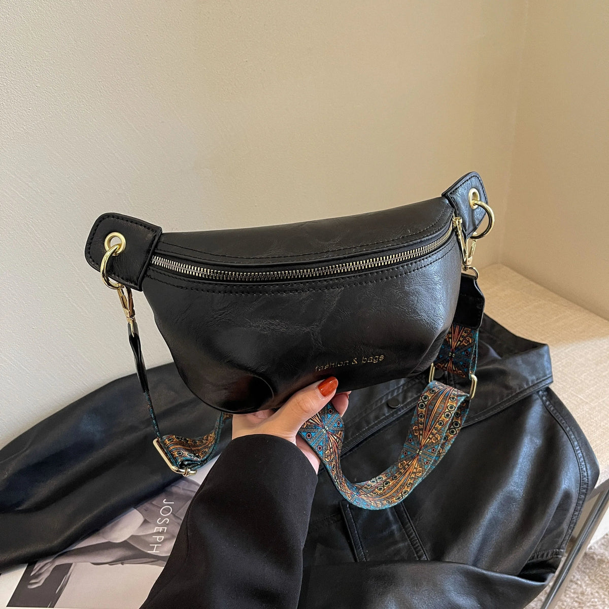 Torebka nerka damska skórzana - pasek crossbody – widok produktu 2 | Ionotix