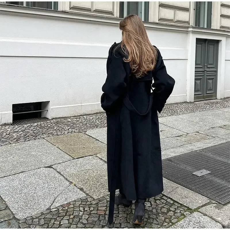 Trencz damski dwurzędowy długi - pasek w talii – widok produktu 4 | Ionotix