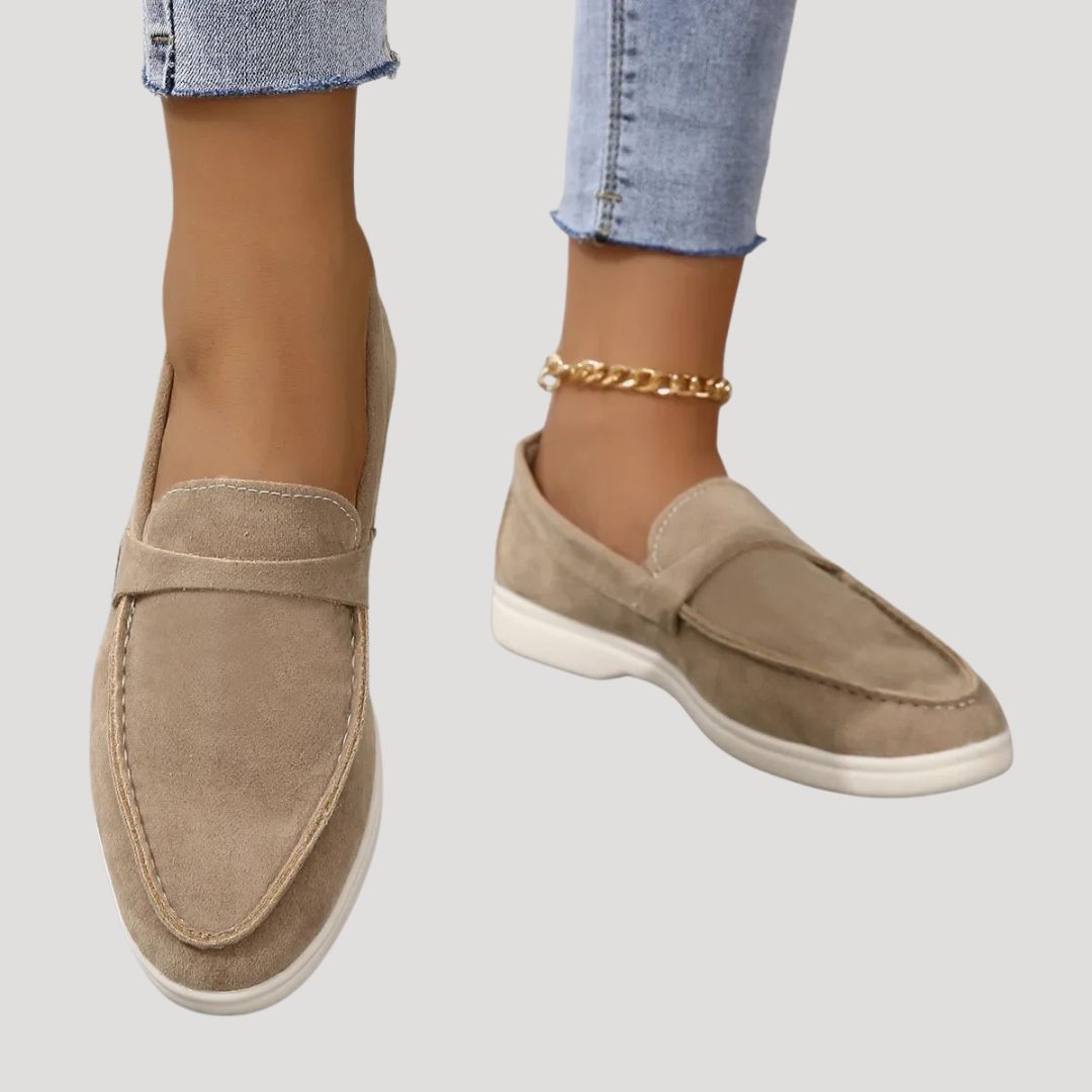 Zamszowe damskie mokasyny – casualowy design – widok produktu 1 | Ionotix