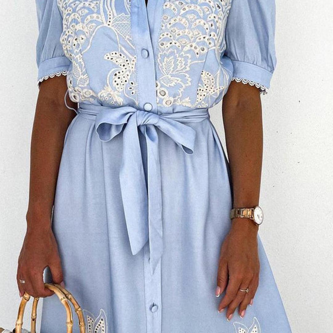 Haftowana sukienka maxi z wiązaniem w talii i bufkami